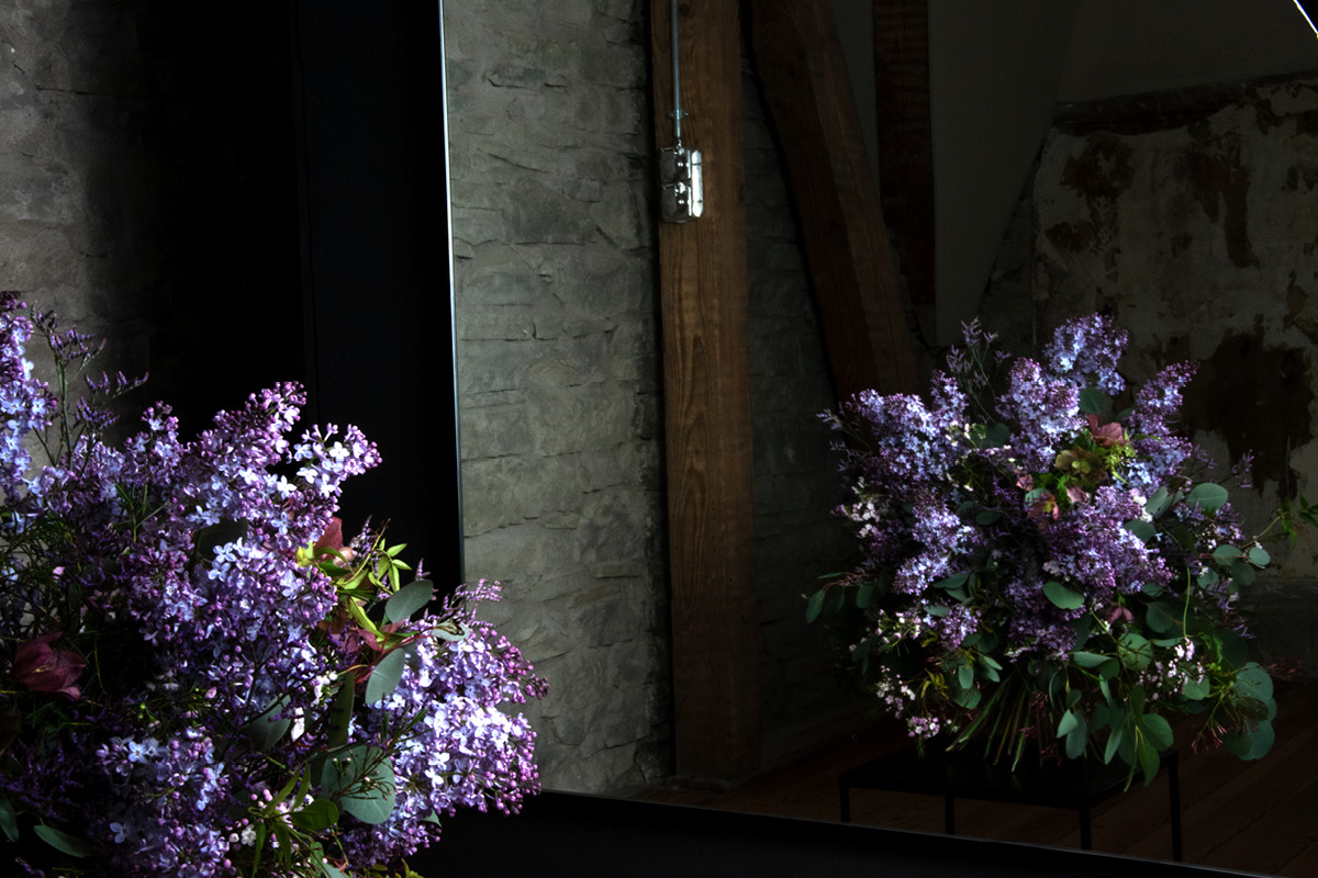 lila Blumen für Beerdigung in Stansstad