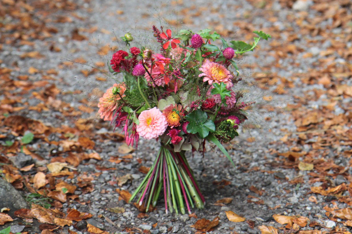 sommerlicher Blumenstrauss in pink, violett, rosa in Stansstad